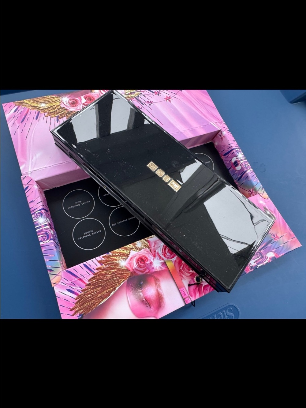 Pat McGrath Labs • Mothership Huetopian IX Eyeshadow Palette - Picture 7 of 9